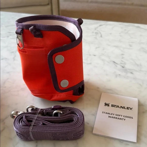 Stanley 40 oz quencher carry all with cross body strap and pockets. New in box - Picture 3 of 5